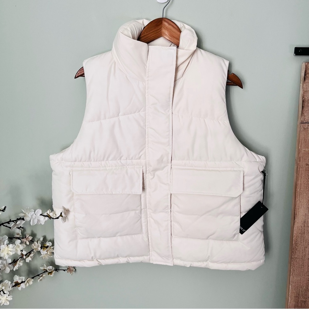 Forever 21+ Zip Front Quilted Vest NWT Size 1X - Picture 4 of 6